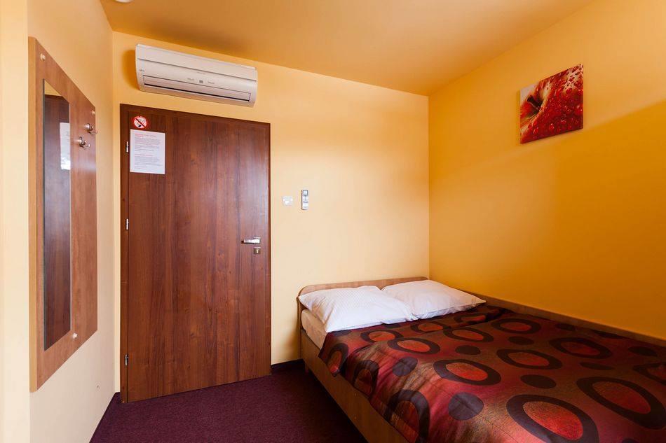 Hotel Paola Кутно Екстер'єр фото