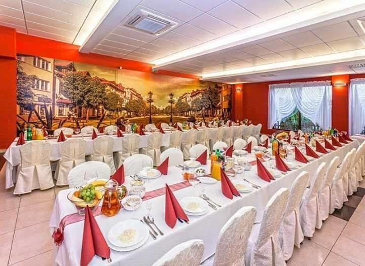 Hotel Paola Кутно Екстер'єр фото
