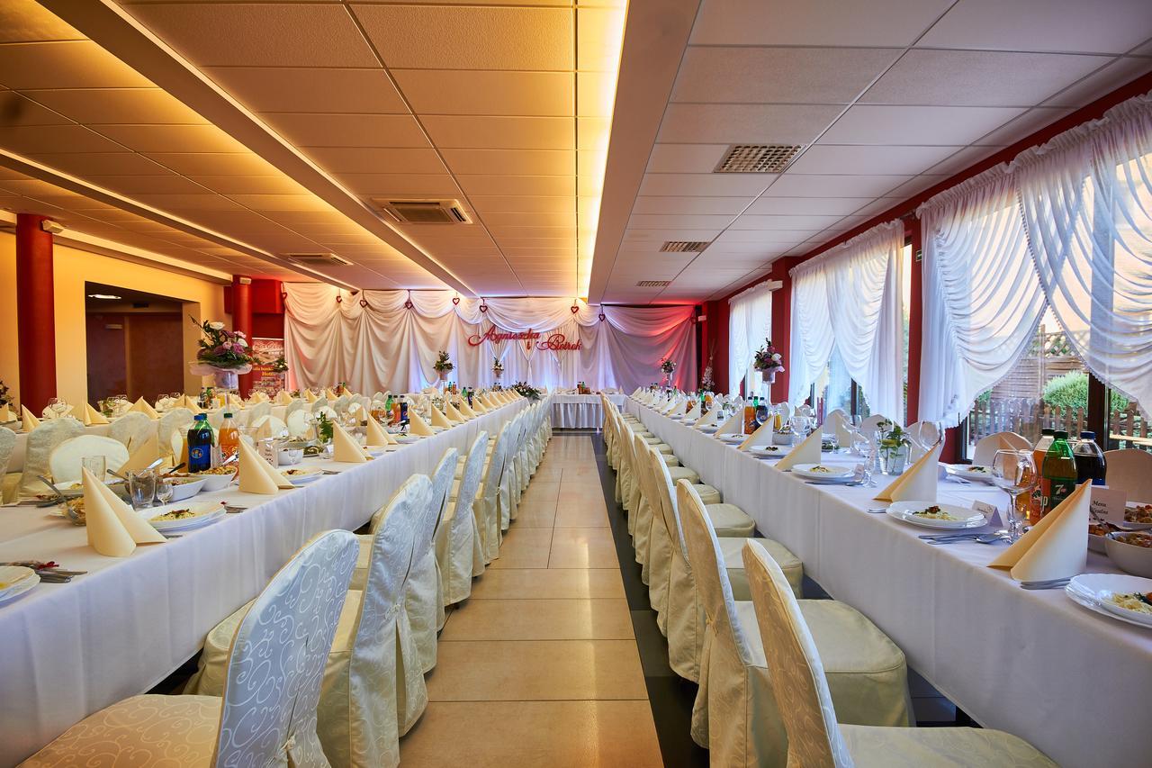 Hotel Paola Кутно Екстер'єр фото