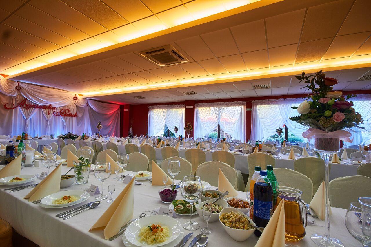 Hotel Paola Кутно Екстер'єр фото