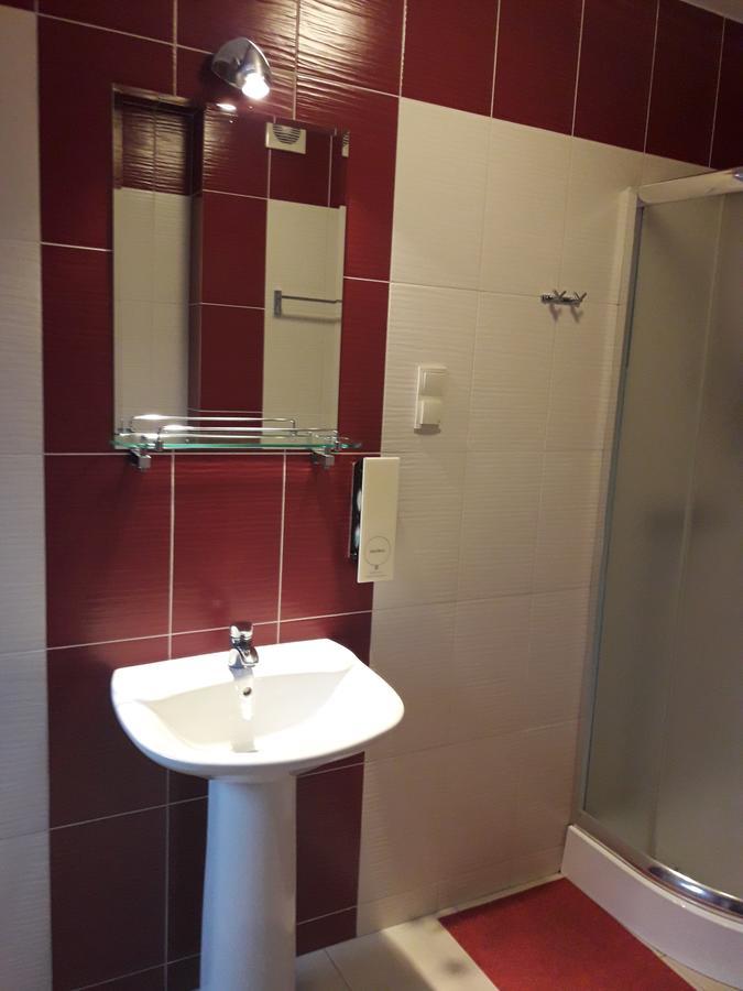 Hotel Paola Кутно Екстер'єр фото