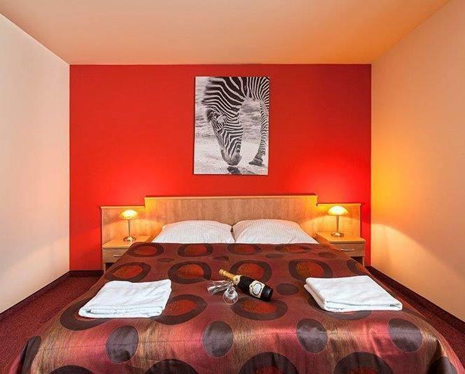 Hotel Paola Кутно Екстер'єр фото