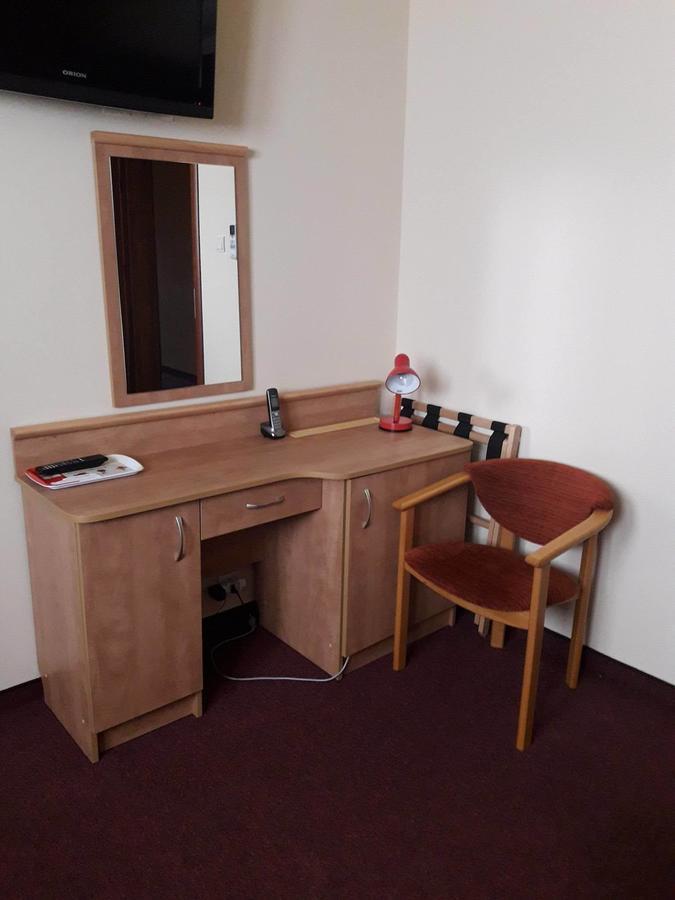 Hotel Paola Кутно Екстер'єр фото